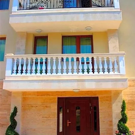 Katalina Άγιος Κωνσταντίνος και Ελένη